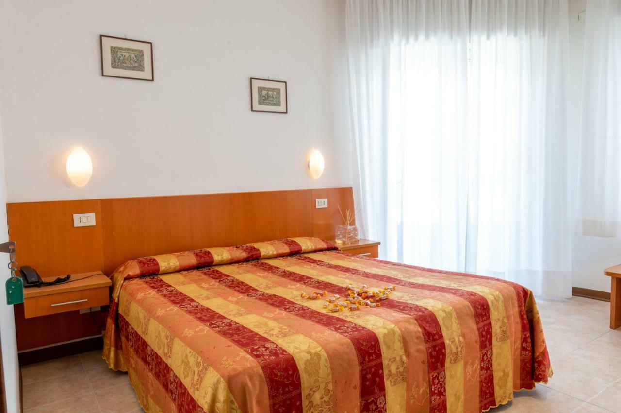 Hotel Nettuno Caorle Exterior foto